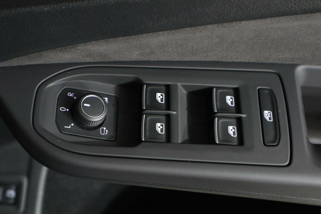 Volkswagen e-Golf Hatchback Black #25