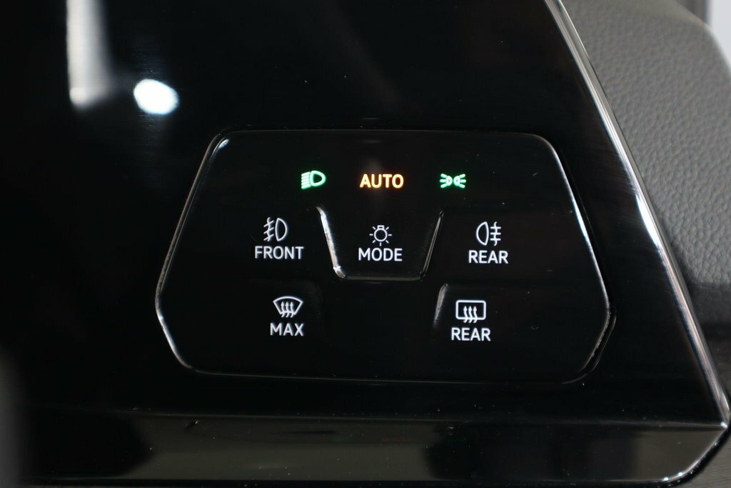 Volkswagen e-Golf Hatchback Black #24