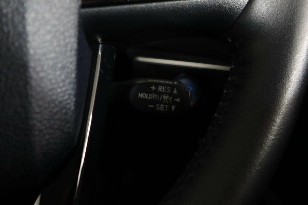 Toyota Prius Hatchback White #19