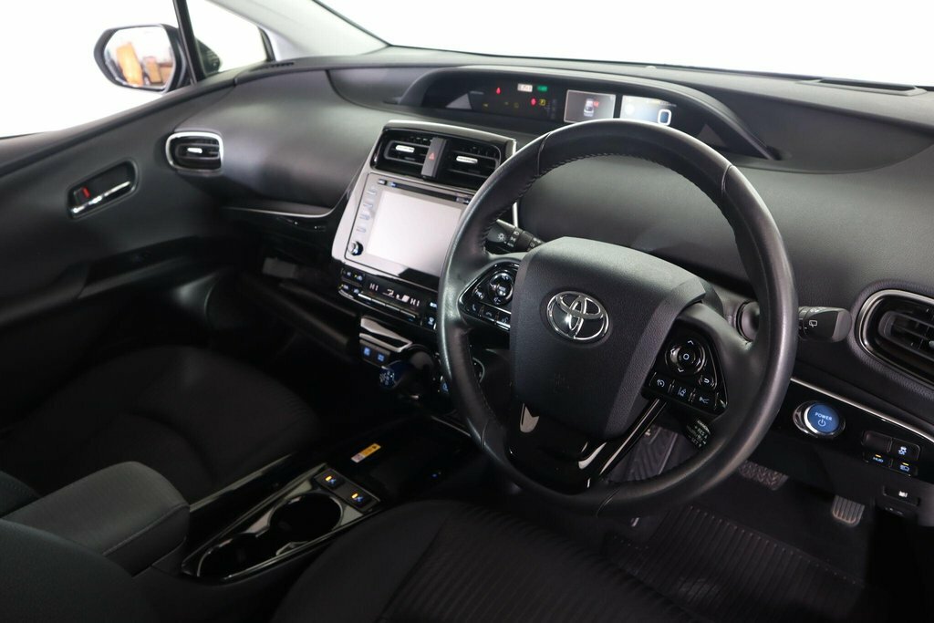 Toyota Prius Hatchback White #9