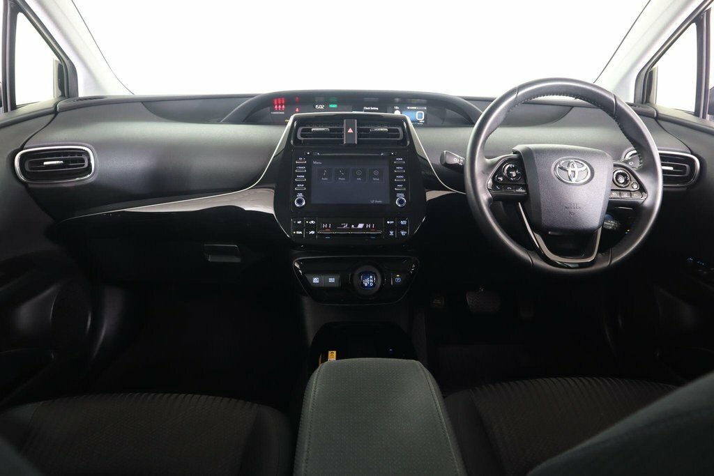 Toyota Prius Hatchback White #10