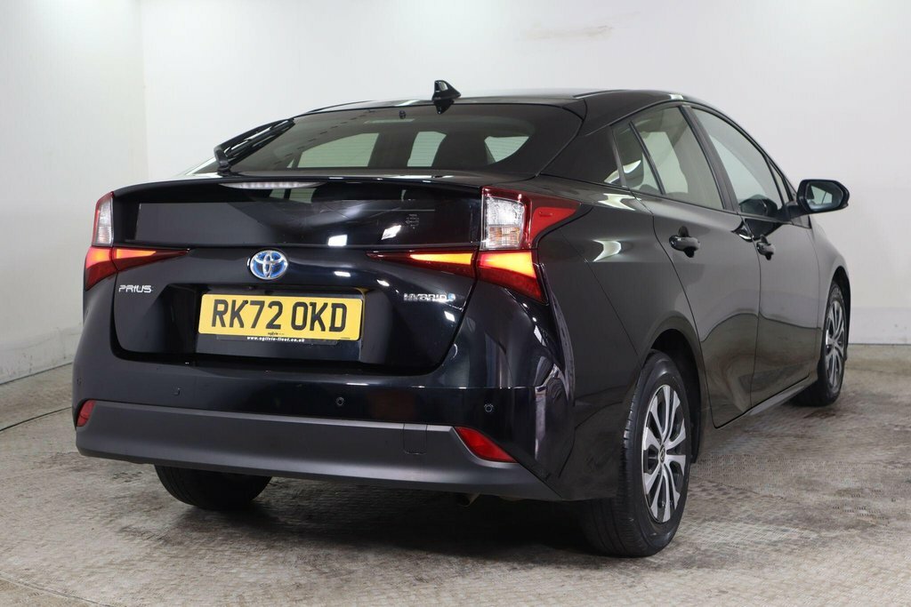 Toyota Prius Hatchback White #8