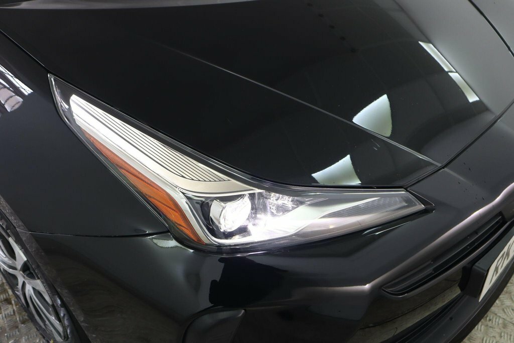 Toyota Prius Hatchback White #45