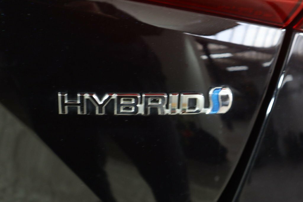 Toyota Prius Hatchback White #46