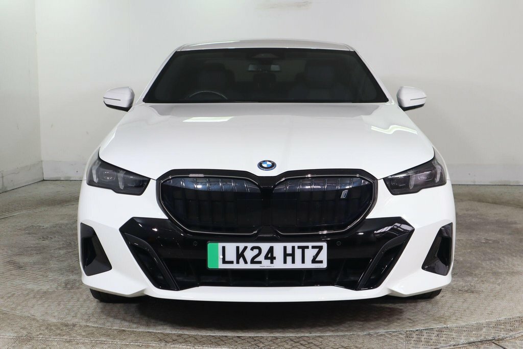 BMW i5 Saloon White #2
