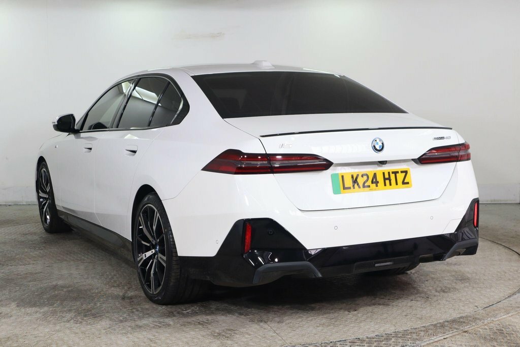 BMW i5 Saloon White #4