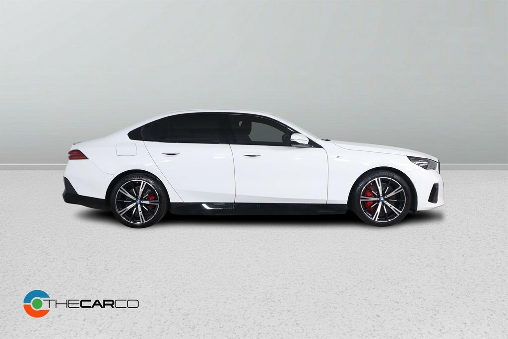 BMW i5 Saloon White #6