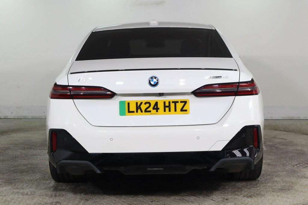 BMW i5 Saloon White #6