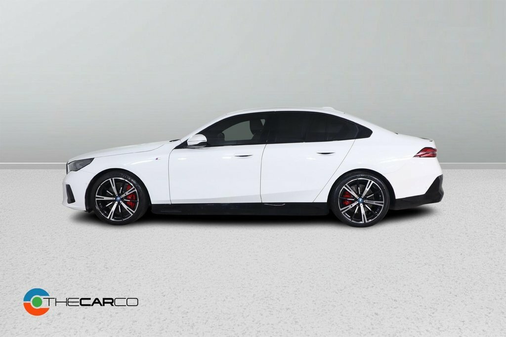 BMW i5 Saloon White #5