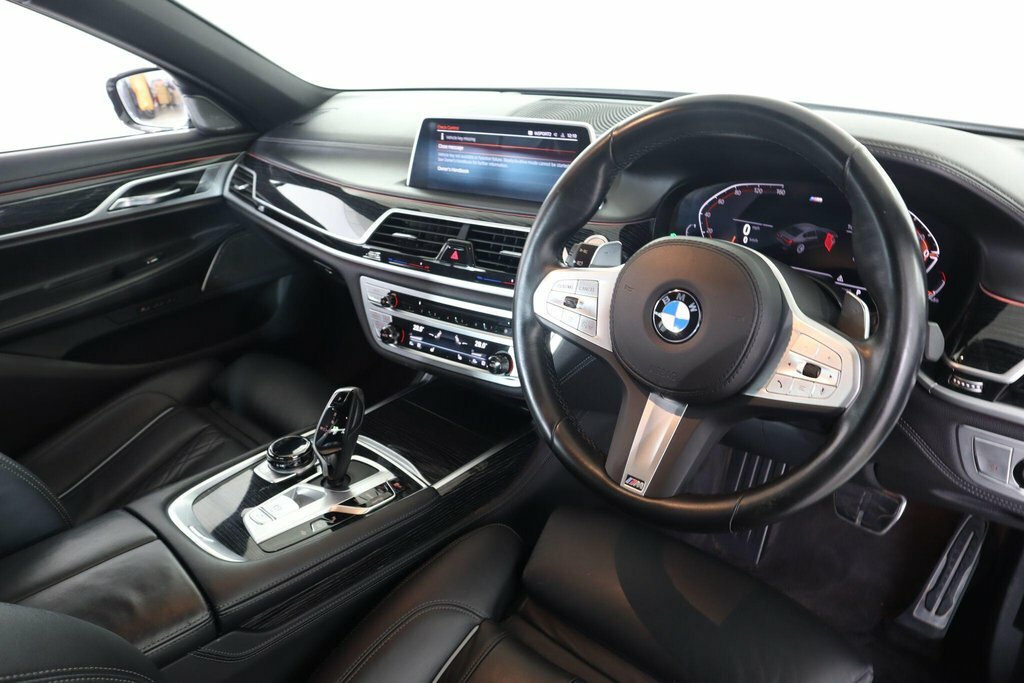 BMW 7 Series 3L M Sport White #2