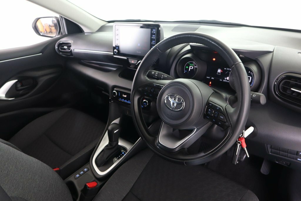 Toyota Yaris 1.5L Design EF23UBY White #2