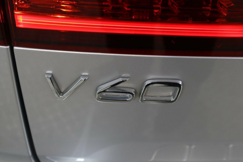 Volvo V60 2L R-design Black #44
