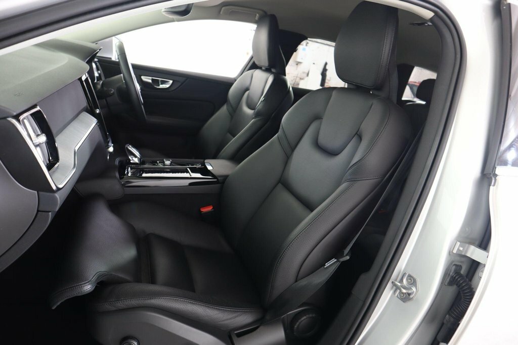 Volvo V60 2L R-design Black #43