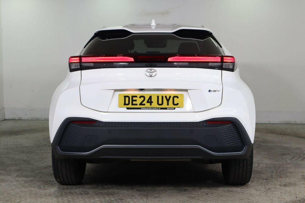 Toyota C-Hr 1.8L Design White #6