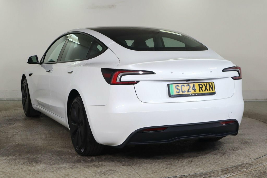 Tesla Model 3 Saloon White #4