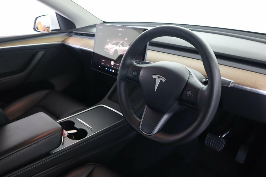 Tesla Model Y Suv GJ22NFY White #2