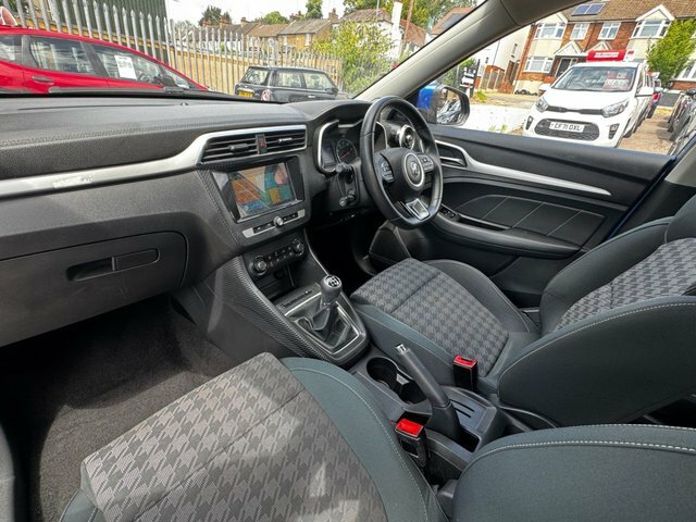MG ZS 1.5 Vti-tech Exclusive Euro 6 Ss Red #26