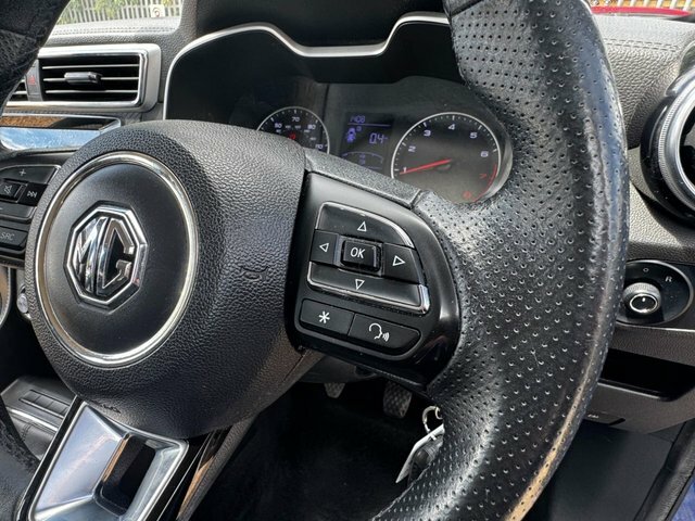 MG ZS 1.5 Vti-tech Exclusive Euro 6 Ss Red #42