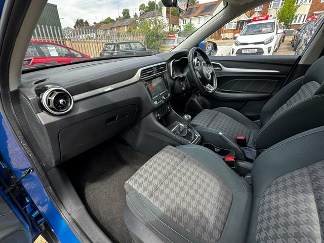 MG ZS 1.5 Vti-tech Exclusive Euro 6 Ss Red #25