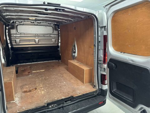 Renault Trafic Black Edition 2.0 Dci Energy 28 Swb Standard 145 B Black #28