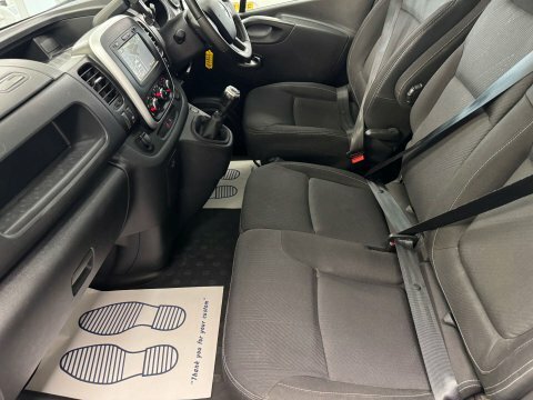 Renault Trafic Black Edition 2.0 Dci Energy 28 Swb Standard 145 B Black #18