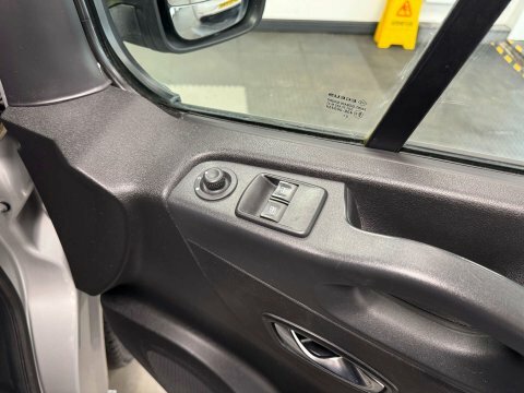 Renault Trafic Black Edition 2.0 Dci Energy 28 Swb Standard 145 B Black #35