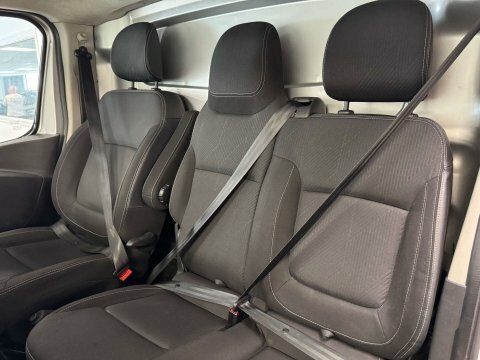 Renault Trafic Black Edition 2.0 Dci Energy 28 Swb Standard 145 B Black #19
