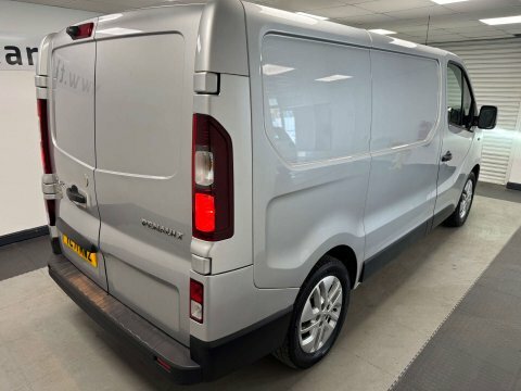Renault Trafic Black Edition 2.0 Dci Energy 28 Swb Standard 145 B Black #30