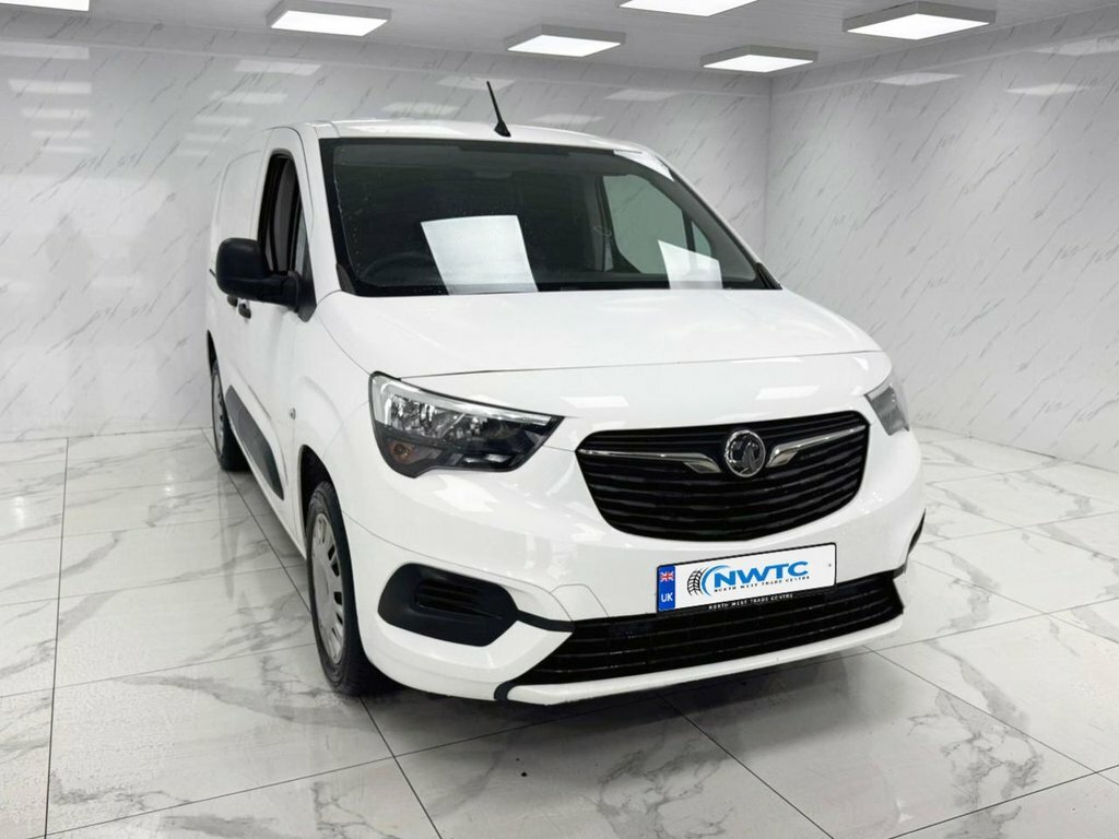 Vauxhall Combo 1.5L Sportive DV70VVY White #2