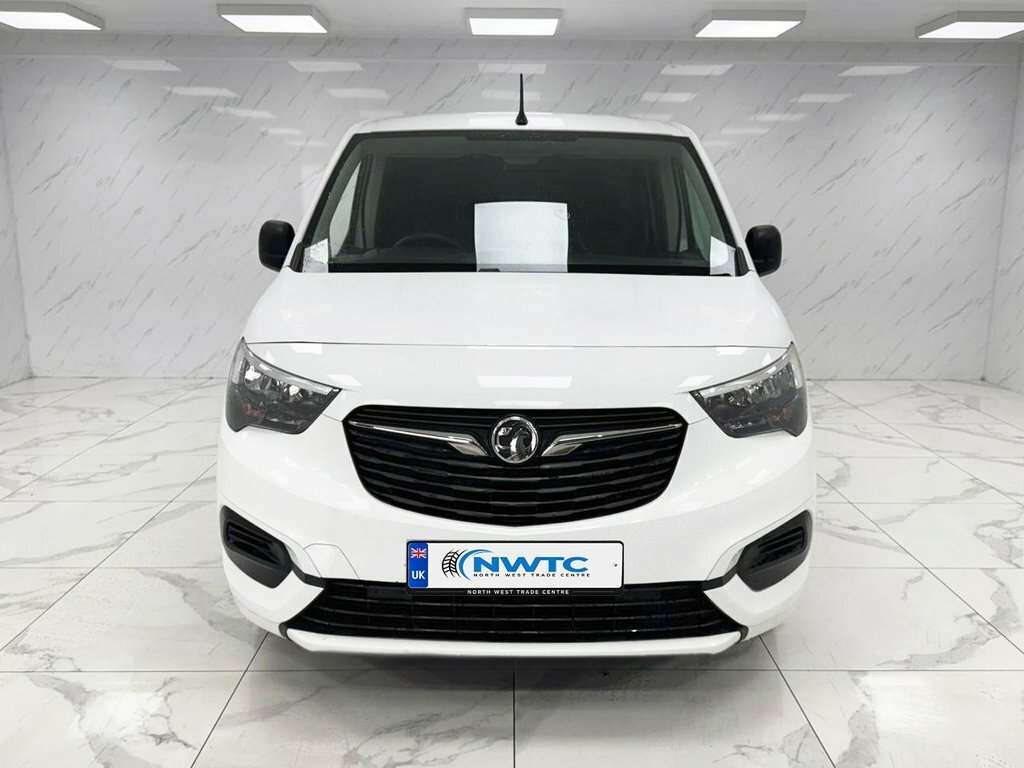 Vauxhall Combo 1.5L Sportive DV70VVY White #3