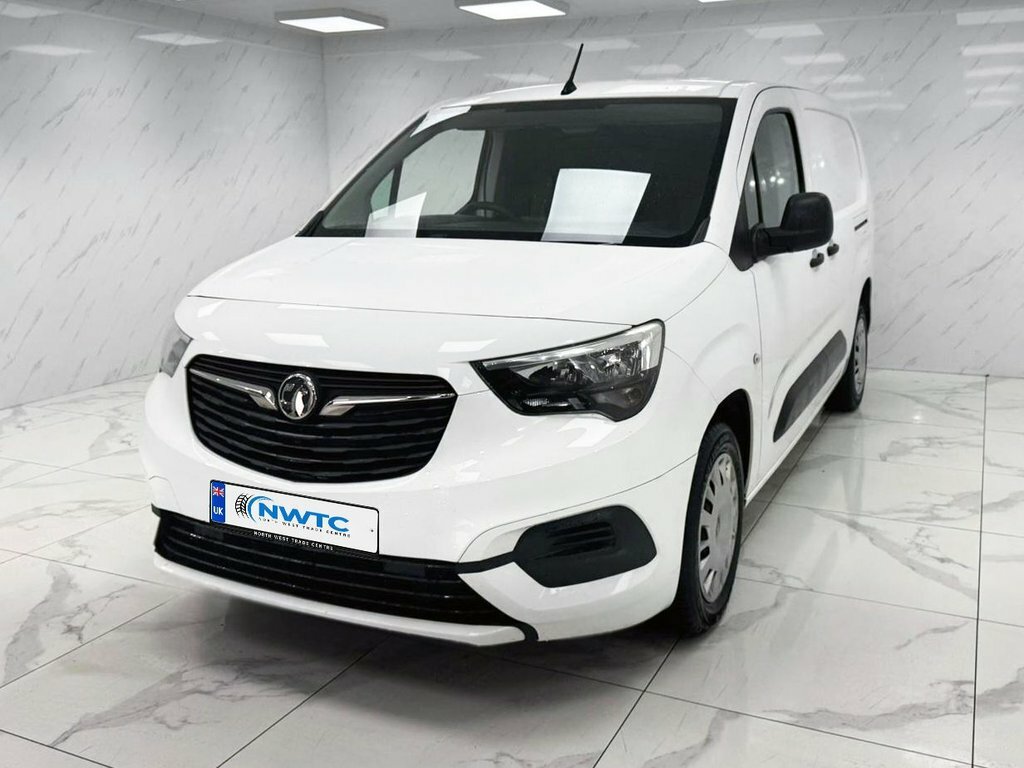 Vauxhall Combo 1.5L Sportive DV70VVY White #4