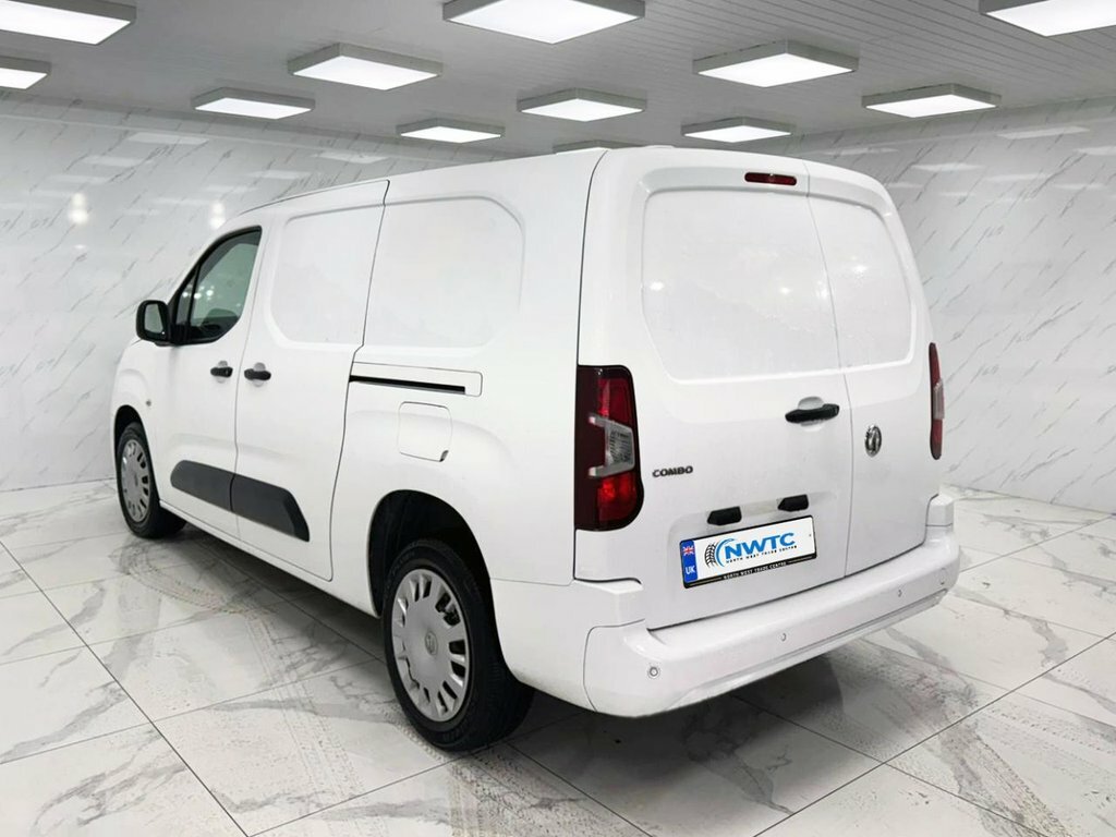 Vauxhall Combo 1.5L Sportive DV70VVY White #6