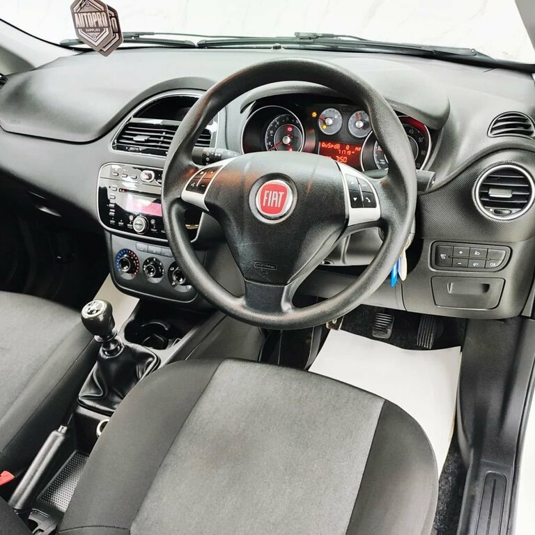 Fiat Punto Pop Plus Hatchback 1.2 Pop Plus White #21