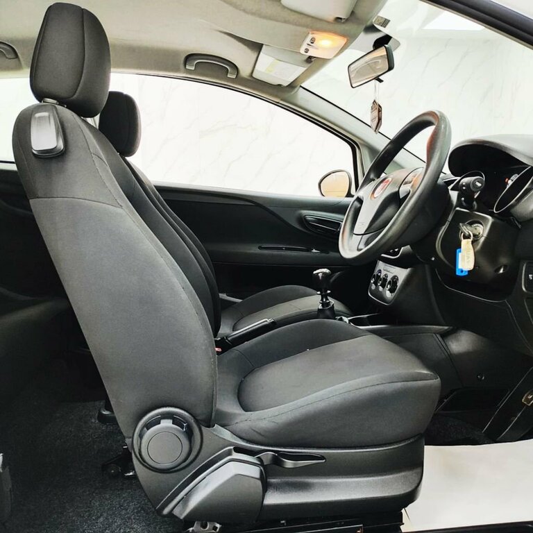Fiat Punto Pop Plus Hatchback 1.2 Pop Plus White #22