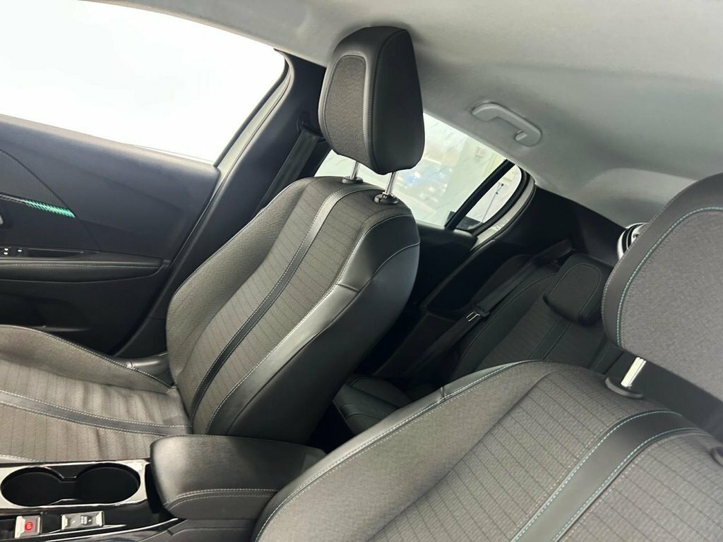 Peugeot 208 Puretech Allure Premium Ss White #11
