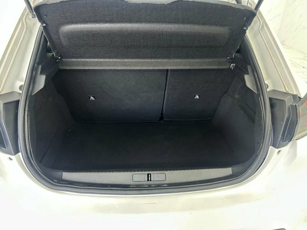 Peugeot 208 Puretech Allure Premium Ss White #18