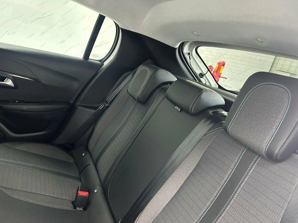 Peugeot 208 Puretech Allure Premium Ss White #17