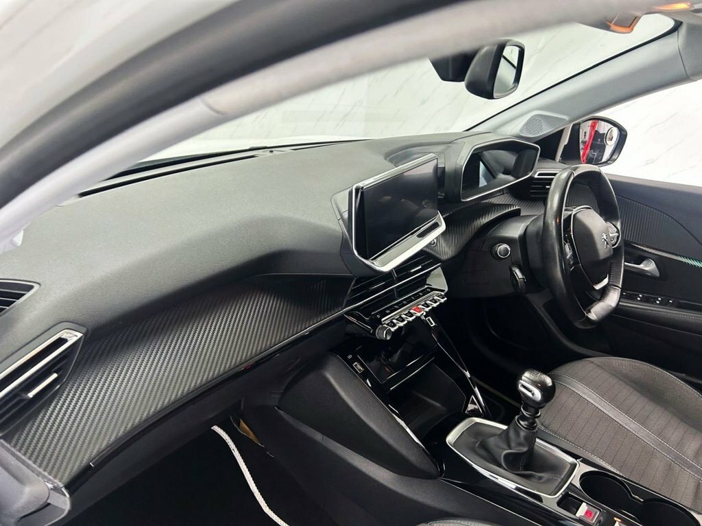 Peugeot 208 Puretech Allure Premium Ss White #12