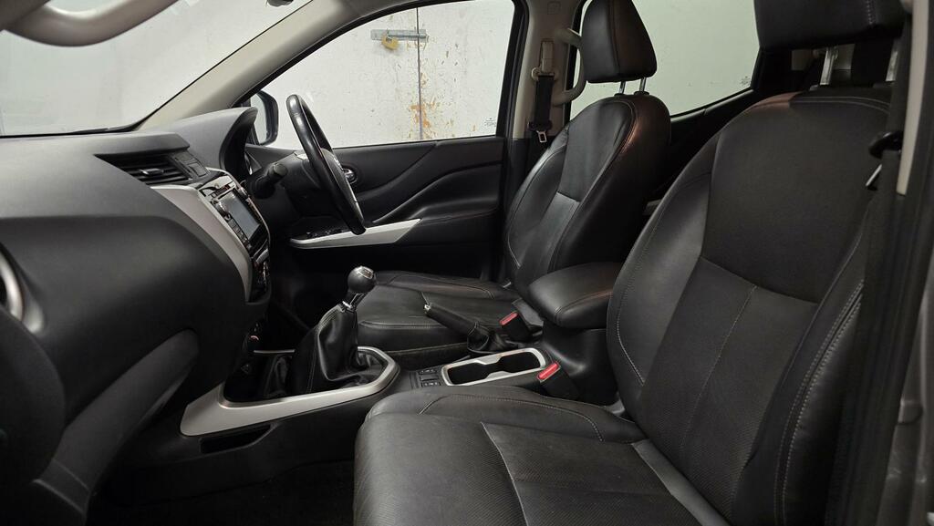 Nissan Navara 2.3 Dci Tekna Pickup Double Cab Grey #2