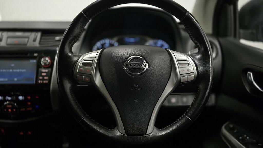 Nissan Navara Dci Tekna Shr Dcb Black #13