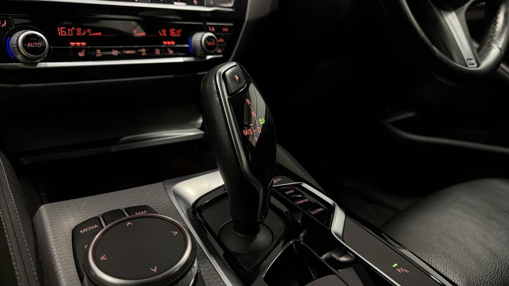 BMW 5 Series 530D Se Touring Blue #29