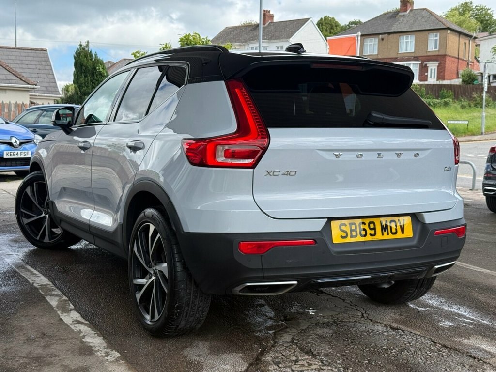 Volvo XC40 2L R-design Pro SB69MOV Silver #2