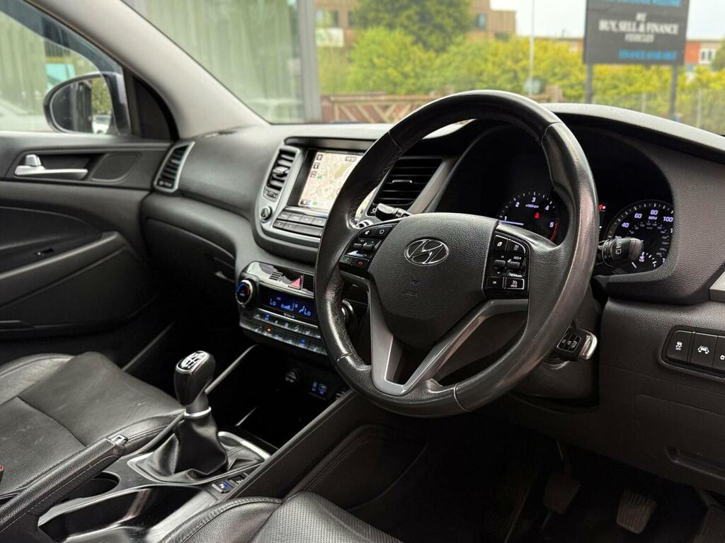 Hyundai Tucson 2.0 Crdi Premium 4Wd Euro 6 YR17CPV White #2