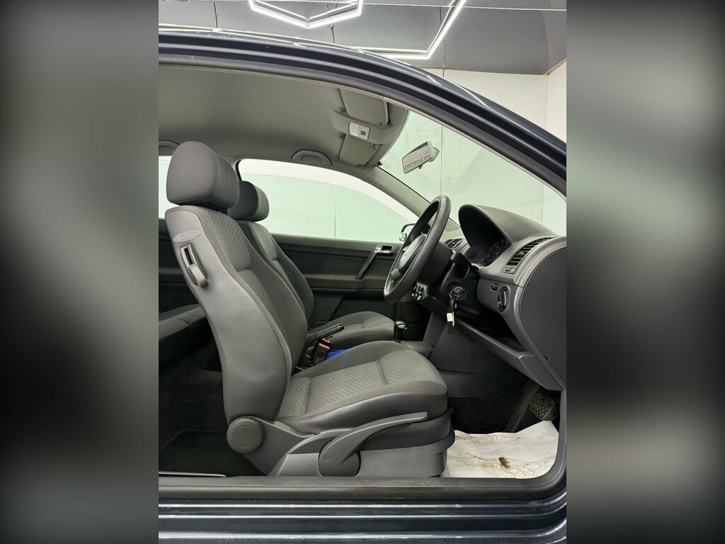 Volkswagen Polo 1.2 S Ac Black #16