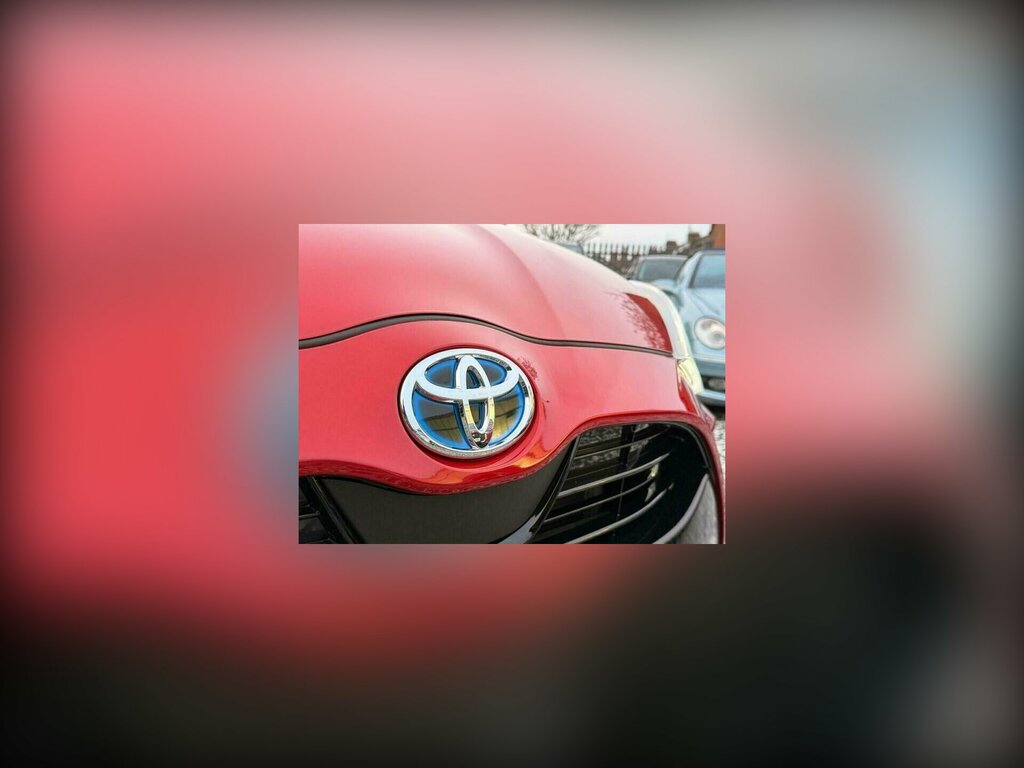 Toyota Yaris 1.5 Vvt-h Design E-cvt Euro 6 Ss CY71KUU Red #2