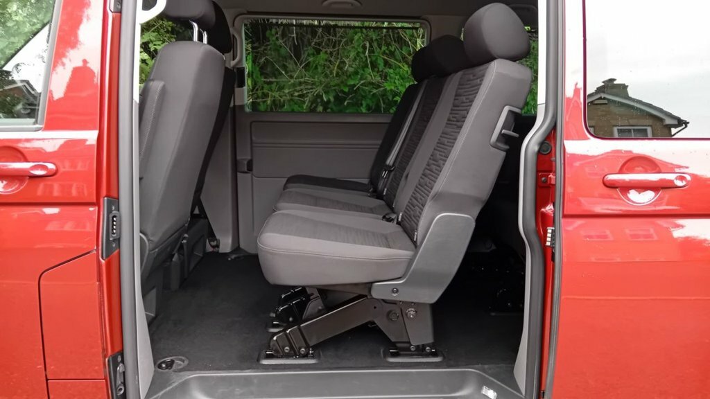 Volkswagen Transporter Shuttle 2L Se NJ21VMP Red #3