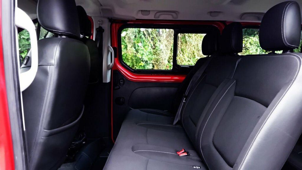 Renault Trafic 2L Sport Nav Red #4