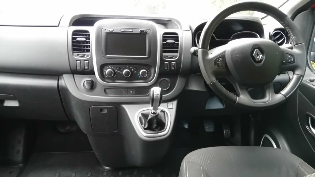Renault Trafic 2L Sport Nav Red #3
