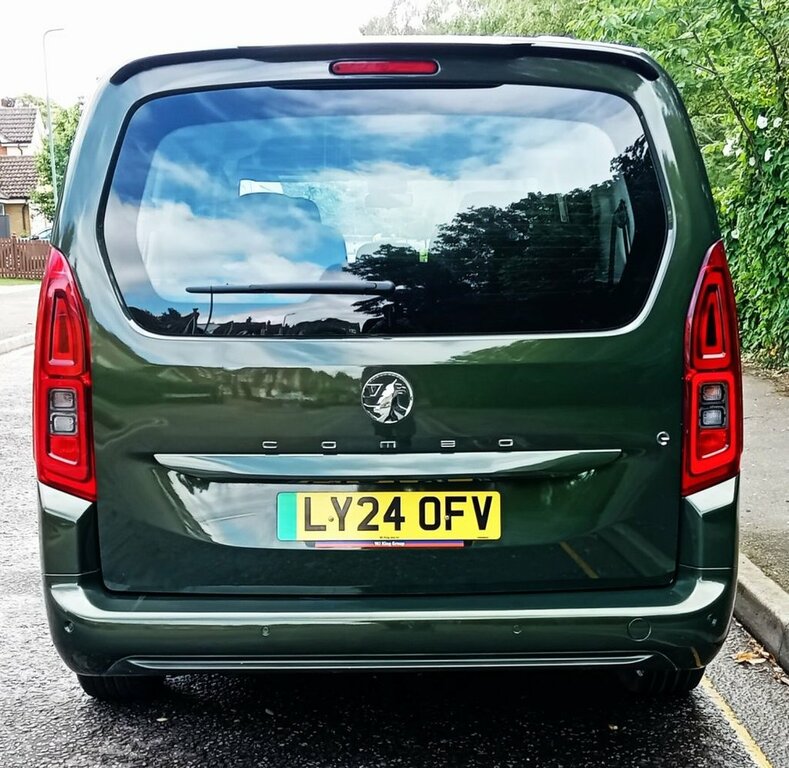 Vauxhall Combo-e Life Mpv Green #4