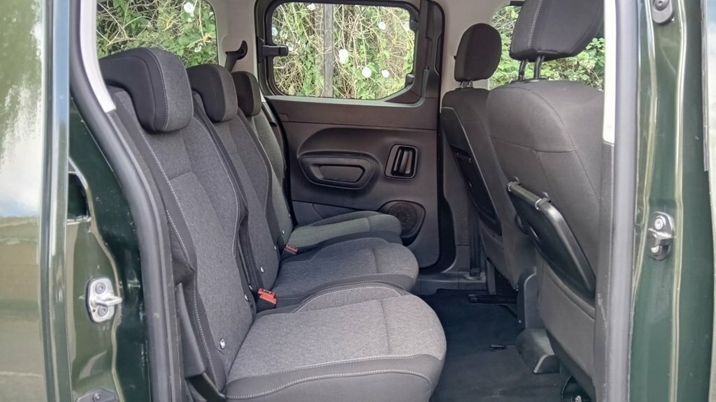 Vauxhall Combo-e Life Mpv Green #2